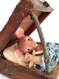 Image 2 of ✨🐭“Box of Snoozes”🐭✨ – handmade & unique Papier-mâché sculpture (12x12x10cm)