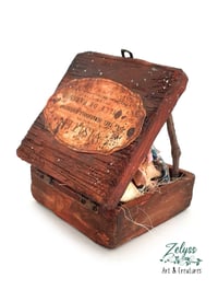 Image 5 of ✨🐭“Box of Snoozes”🐭✨ – handmade & unique Papier-mâché sculpture (12x12x10cm)