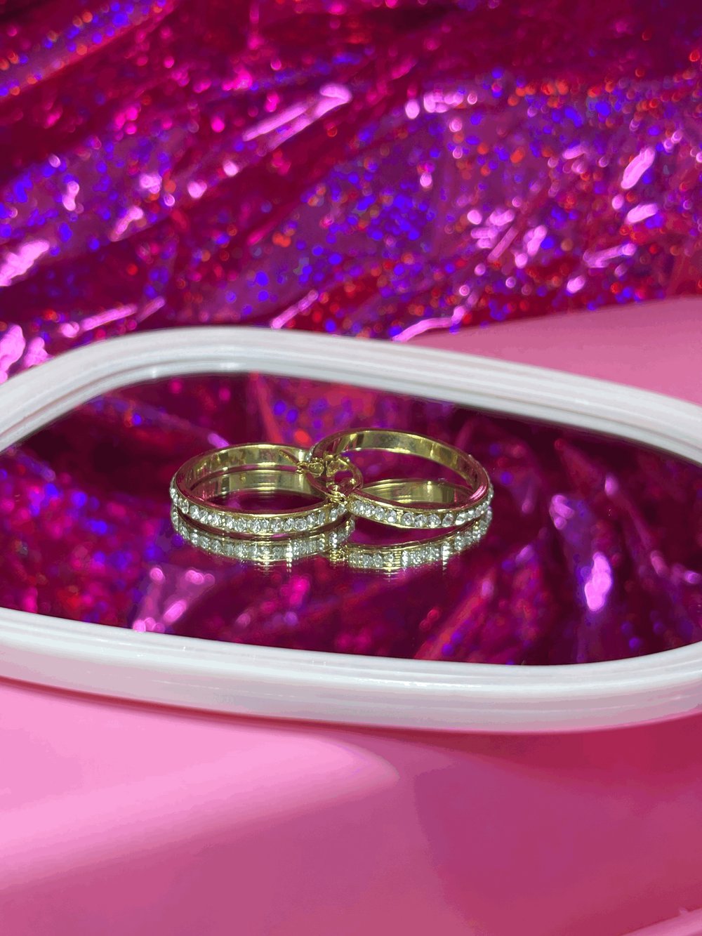 Image of White Diamond Hoop Earrings / Aritos Diamanté Blanco 