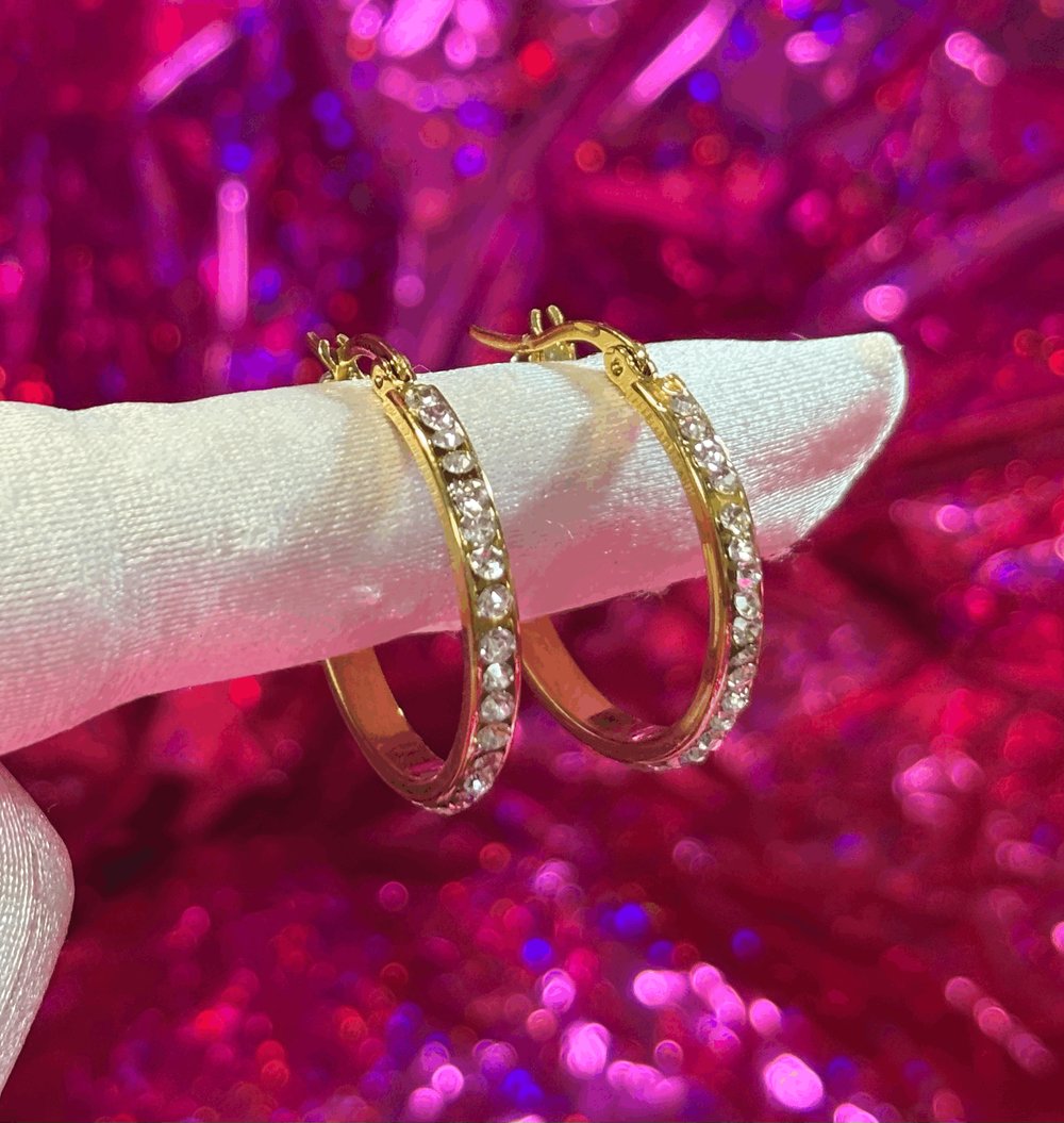 Image of White Diamond Hoop Earrings / Aritos Diamanté Blanco 