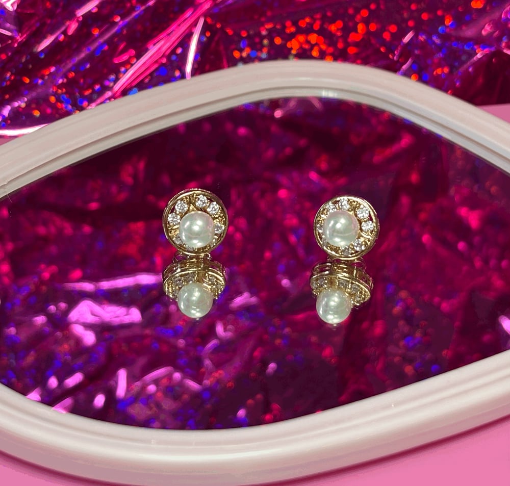 Image of Pearl Bracelet and Earrings/ Pulsera y Aritos de Perla