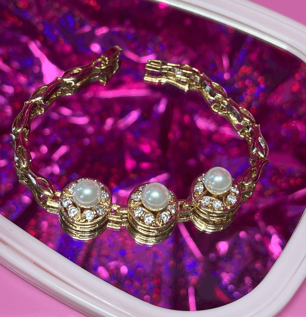 Image of Pearl Bracelet and Earrings/ Pulsera y Aritos de Perla