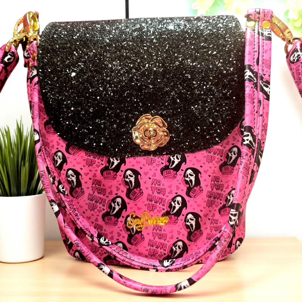 Image of Trick &amp; Chic Bucket Bag – Scream-Inspired Halloween Handbag, Scream theme crossbody bag