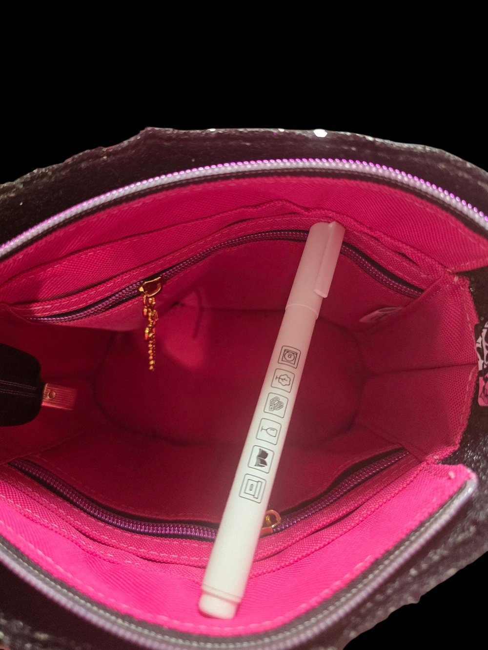 Image of Trick &amp; Chic Bucket Bag – Scream-Inspired Halloween Handbag, Scream theme crossbody bag