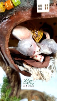 Image 4 of  🌰🐭 “Antonella" 🐭🌰 – Handmade & unique Papier-mâché sculpture 