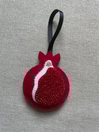 Image 2 of 𝔓𝔬𝔪𝔢𝔤𝔯𝔞𝔫𝔞𝔱𝔢 𝔜𝔲𝔩𝔢 𝔒𝔯𝔫𝔞𝔪𝔢𝔫𝔱