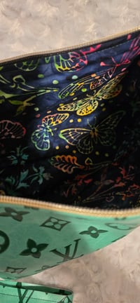 Image 2 of Green Luv Clutch bag