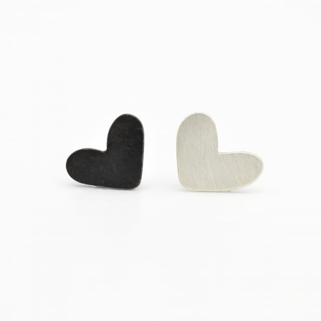 ORECCHINI CUORE A LOBO IN ARGENTO SATINATO