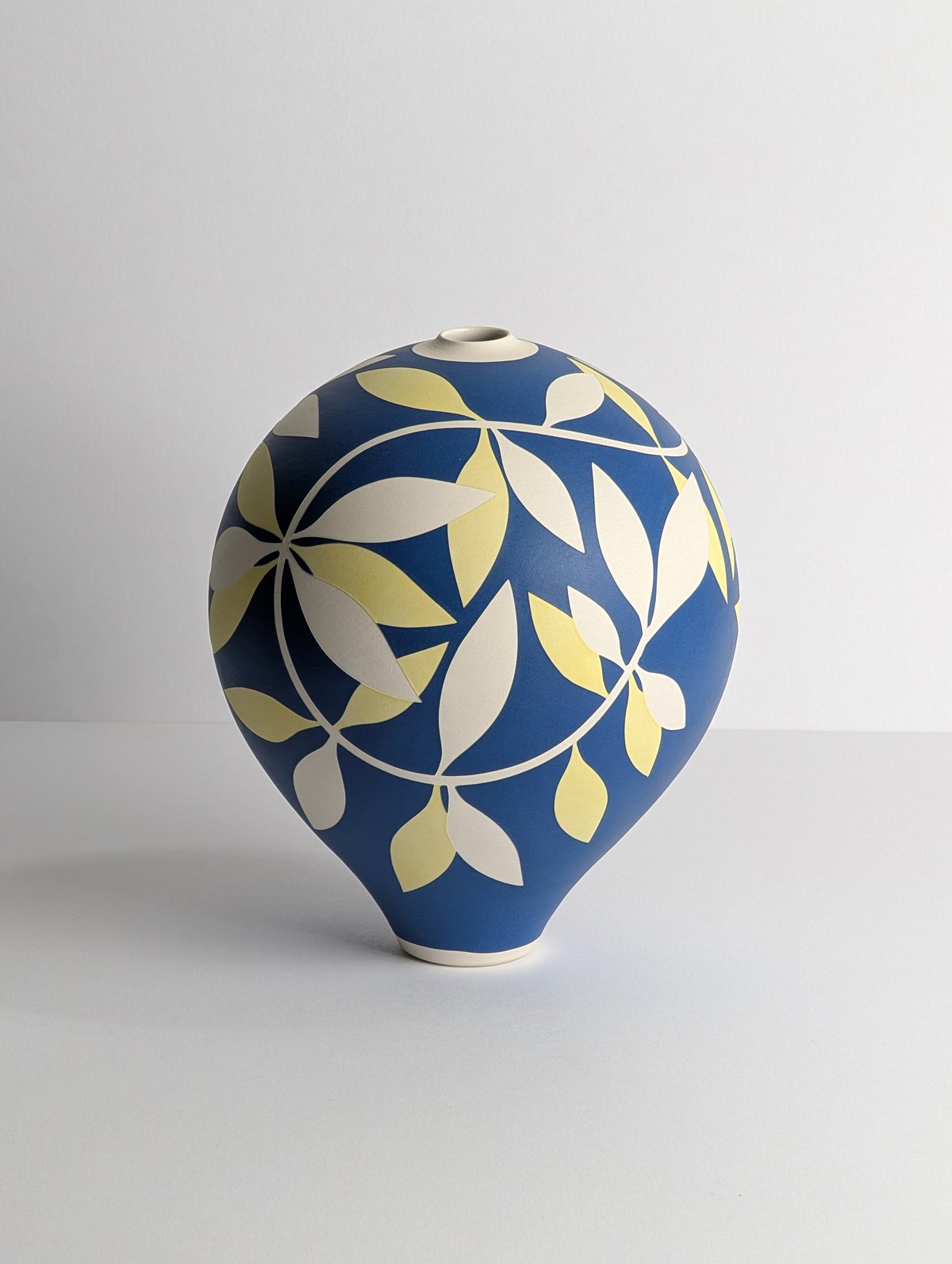 Image of Medium Blue, Yellow & White Leaf Vessel 