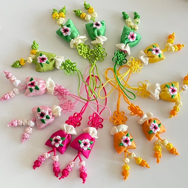 'flower pouch' korean traditional norigae charm