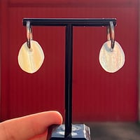 Image 3 of Boucles d'oreilles Milky