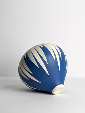 Image of Medium Blue, Grey & White Daisy Vessel