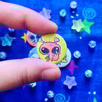 Image 3 of Alien 1" riso button