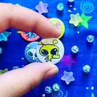 Image 5 of Alien 1" riso button