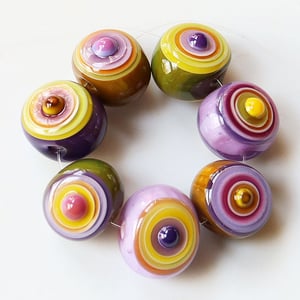 Kitschen Bullseye Mod Tabs - 7 beads in retro-ish colors