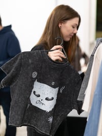 Image 2 of Strange smile - Kézzel nyomott crop shirt / Handprinted / 