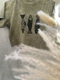 Image 2 of Fish 3 - Kézzel nyomott crop shirt / Handprinted / 