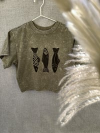 Image 1 of Fish 3 - Kézzel nyomott crop shirt / Handprinted / 