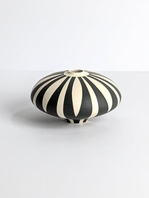 Image of Midi Black & White Daisy-Stripe Vessel 