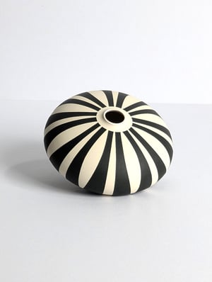 Image of Midi Black & White Daisy-Stripe Vessel 