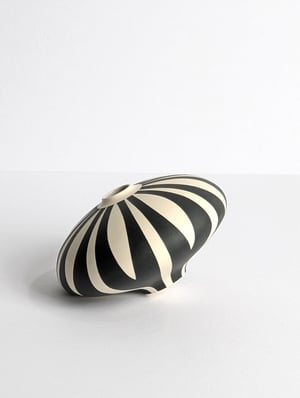 Image of Midi Black & White Daisy-Stripe Vessel 