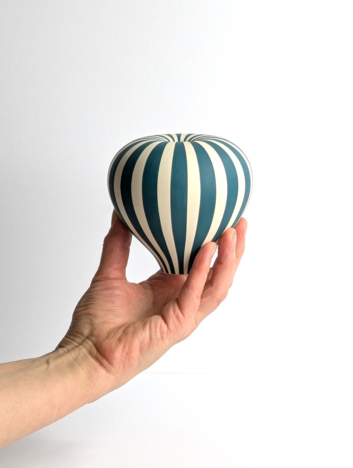 Image of Midi Emerald & White Humbug Vessel