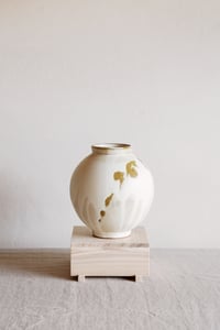 Image 1 of pot 3 / white
