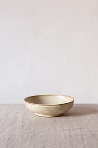 Image 3 of bowl-medium / white
