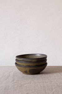 Image 1 of bowl-medium / green-black