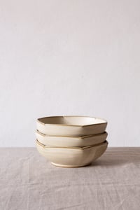 Image 3 of folded bowl-medium / white