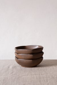 Image 1 of folded bowl-medium / brown