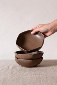 Image 3 of folded bowl-medium / brown