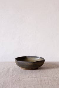 Image 1 of folded bowl-medium / green-black