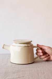Image 2 of teapot / white