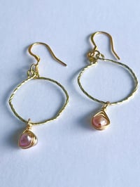 Image 3 of twisted gold wire and pink freshwater pearl hoop earrings