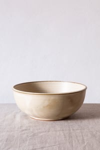 Image 3 of serving bowl 1 / white