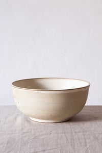 Image 1 of serving bowl 2 / white