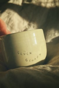 Image 1 of glück gehabt // mug