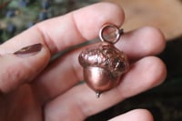 Image 2 of Collana con vera ghianda elettroformata in rame con patina ossidata 1