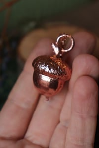 Image 1 of Collana con vera ghianda elettroformata in rame con finitura lucida 2