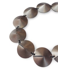 Image 10 of Collana scultura, artigianale, in pelle, modello: TORTOISE