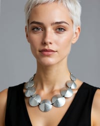 Image 5 of Collana scultura, artigianale, in pelle, modello: TORTOISE