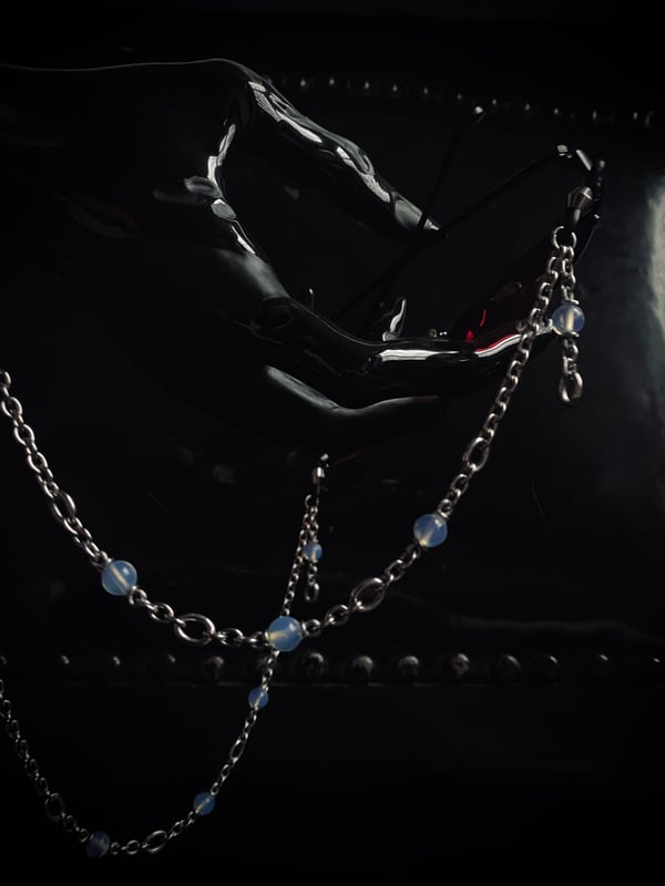 Image of bubbles glasses chain