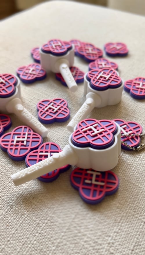 Image of Kpop Demon Hunters - Huntrix Fidget Clicker Keychain