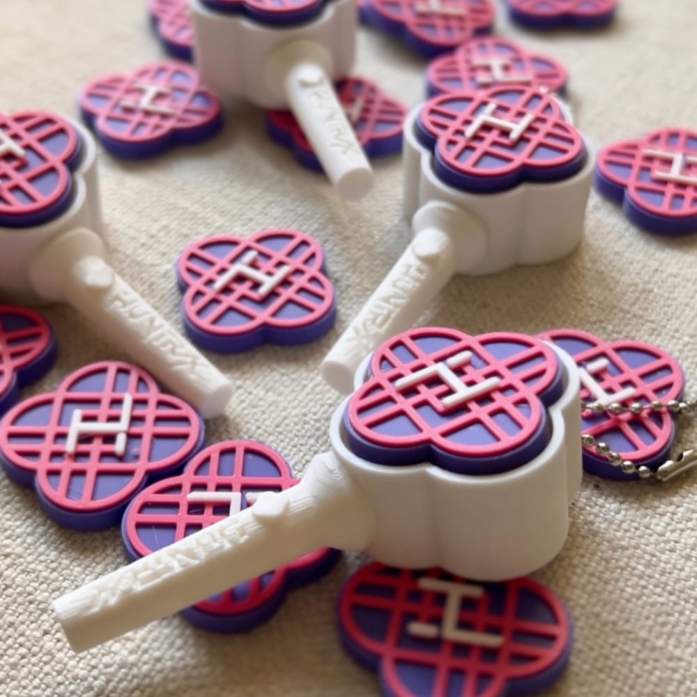 Image of Kpop Demon Hunters - Huntrix Fidget Clicker Keychain