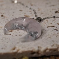 Image 4 of Pendentif - Lune De Quartz Rose