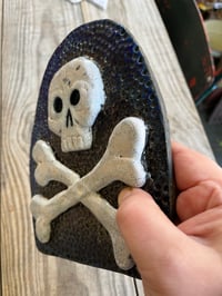 Image 2 of Skull & Crossbones
