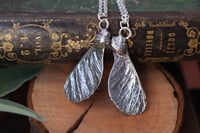 Image 1 of Ciondoli "Connessioni" con vera samara di acero argentata e ossidata, divisa in due