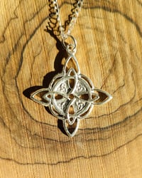 Collar "NUDO DOBLE DE BRUJA"