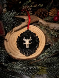 Gothic skull ornament #3